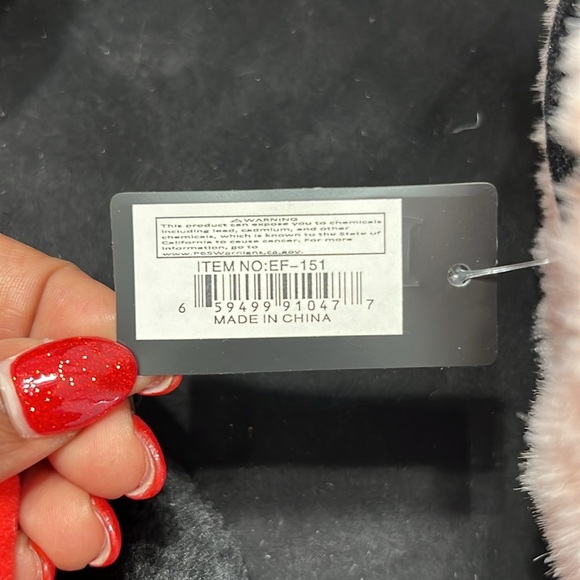 NWT Oversized Minnie Mouse Earmuffs - Picture 4 of 4